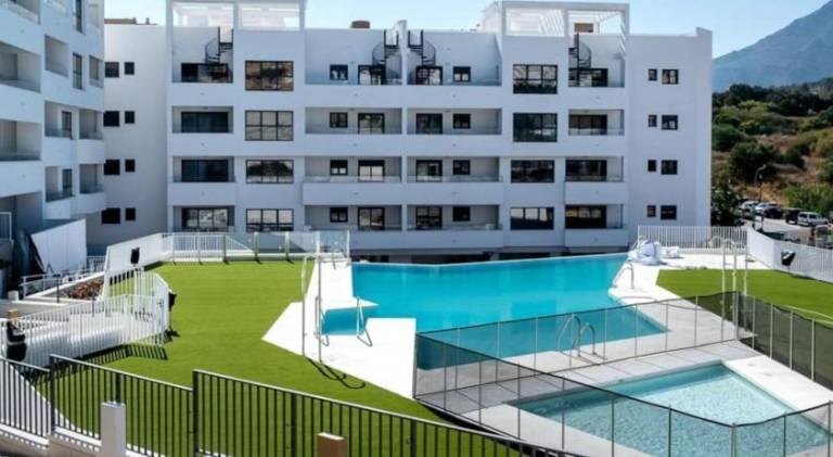 Apartment with pool & garden — photo 3