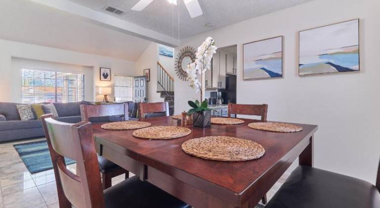 Vacation home with pool — photo 2