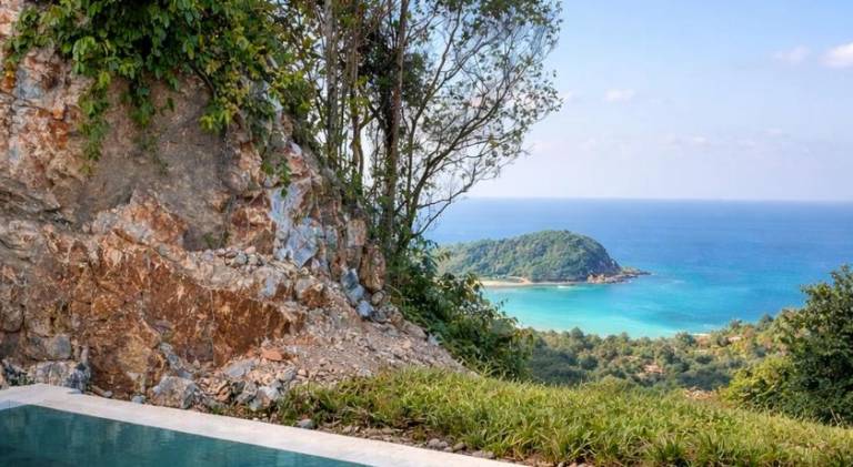 House with hot tub, yard & terrace in Ko Pha-ngan