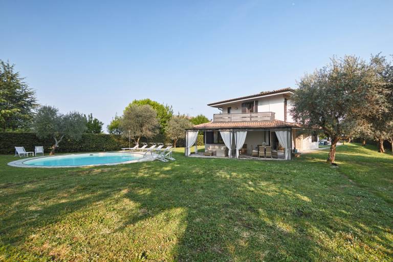 Villa "Grazia" with Wi-Fi, Garden, Terrace, Pool Gym & Sauna — photo 3