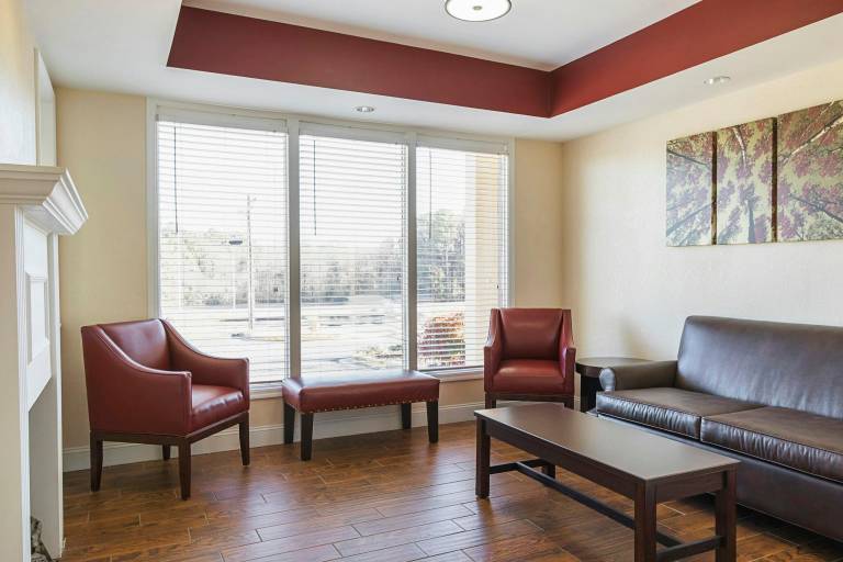 Red Roof Inn & Suites Scottsboro — photo 4