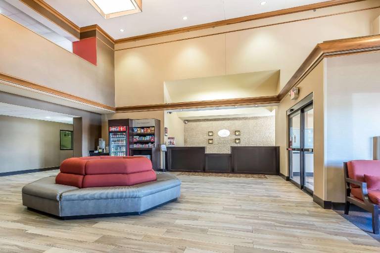 Comfort Suites St Charles-St Louis — photo 3