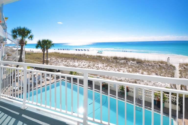 Aqua Villa 304: Sunrise and Sunset Views, Gorgeous Beachfront w Free Beach Service — photo 5