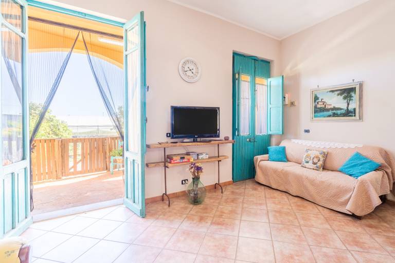 Apartment "Sara Home" with Sea View, Private Terrace & Wi-Fi — photo 2