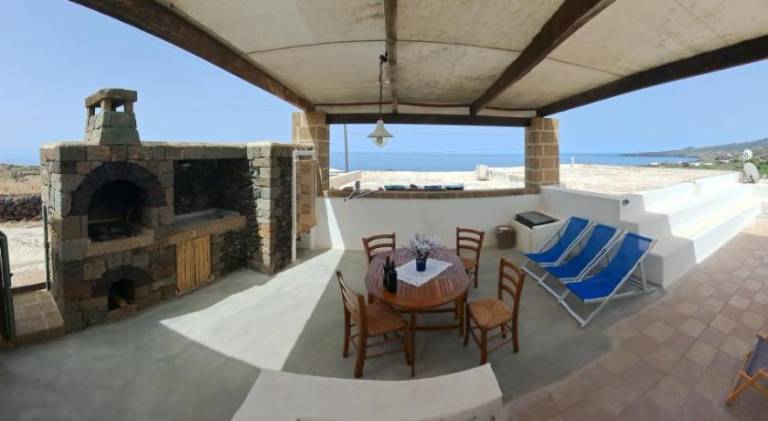 Vacation home with barbecue, patio & yard — photo 2