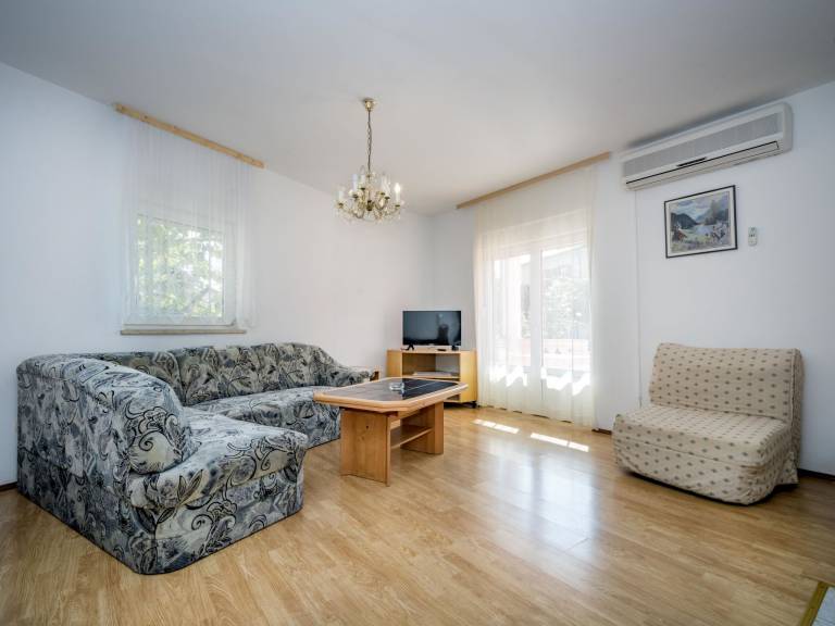 Wonderful apartment with patio, pool & yard | Pet-friendly — photo 3