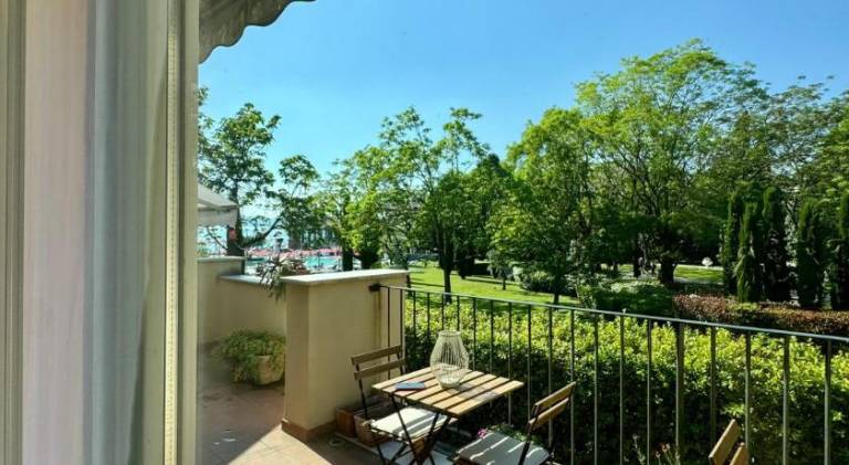 House with patio | Pets are welcome — photo 2