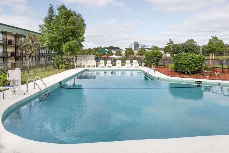 Super 8 By Wyndham Valdosta Mall — photo 3