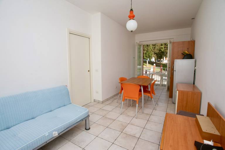 Apartment with patio — photo 3