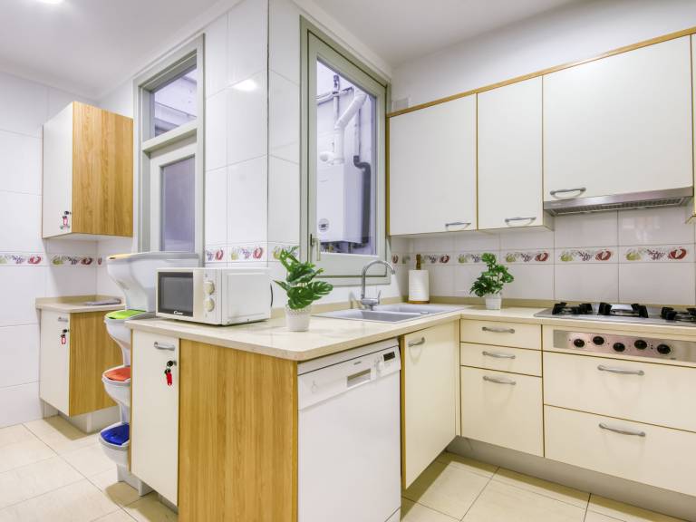 Fully equipped rental apartment with garden & patio | Suitable for remote work | Pet-friendly — photo 3