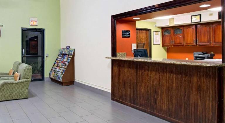 Super 8 By Wyndham Clearwater - St. Petersburg Airport — photo 5