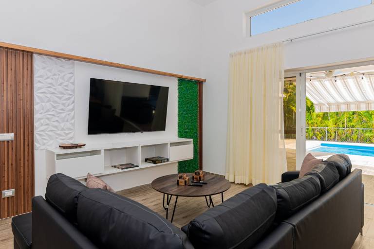 Child-friendly villa with garden, private pool & patio | Pool view | Dogs allowed in Sosúa
