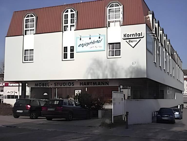 EnjoyHotel garni Korntal Stuttgart b&b Parkplatz Sprinter Penny eTank in Ludwigsburg