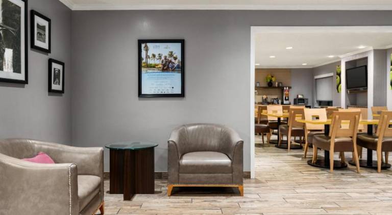 La Quinta Inn & Suites by Wyndham Chicago Tinley Park — photo 5