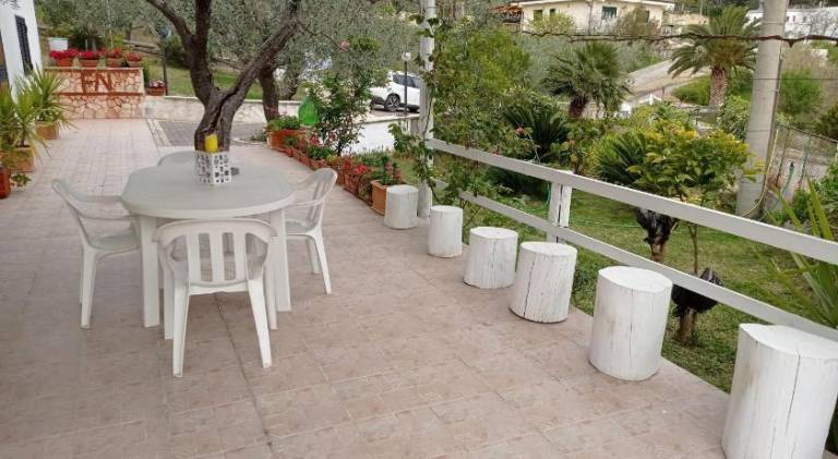 Vacation home with patio, barbeque & yard | Dogs allowed — photo 5