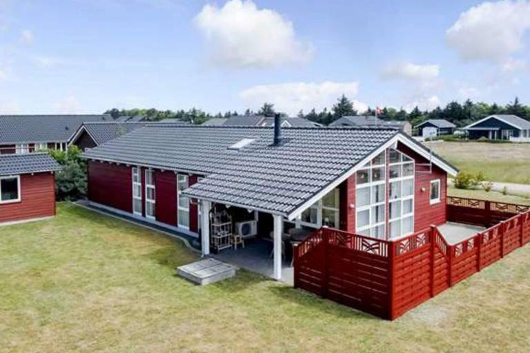 Lovely vacation home with yard, barbecue & jacuzzi | Pets allowed — photo 2