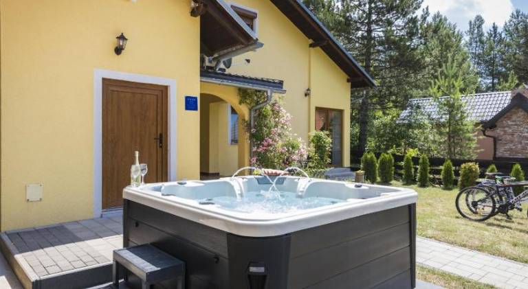 Villa with jacuzzi — photo 2