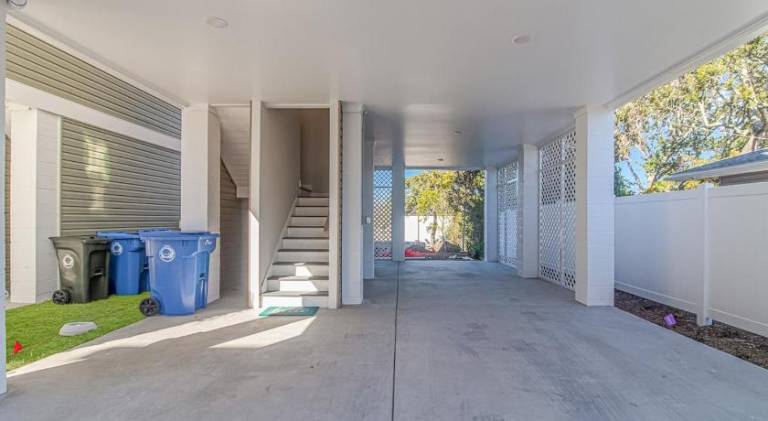 Vacation home with pool — photo 4