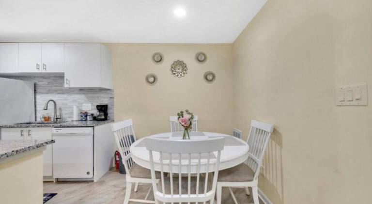 Charming vacation home | Pets allowed — photo 4