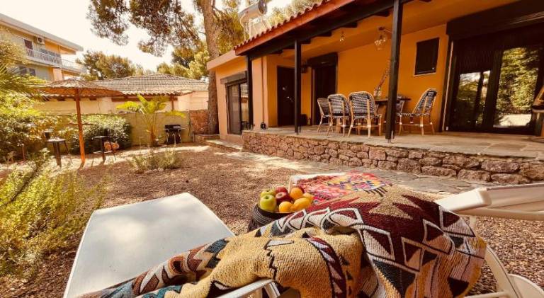 Villa with grill & garden in Vari-Voula-Vouliagmeni