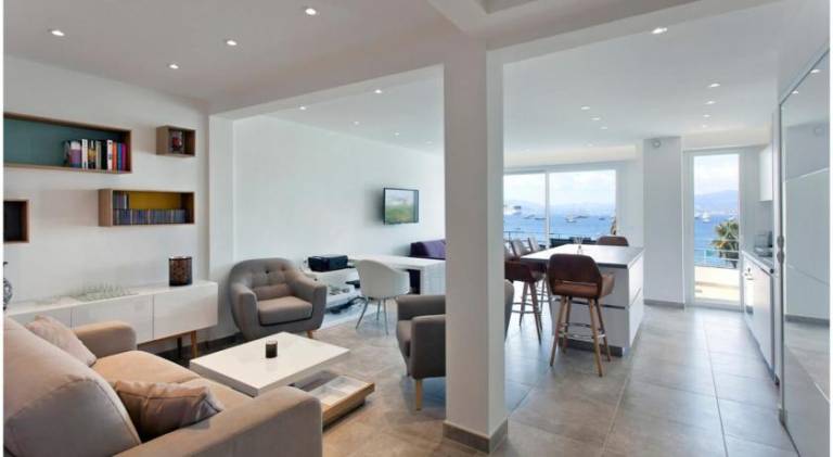 REF 1229 - Cannes Croisette - Sea view apartment for rent — photo 2