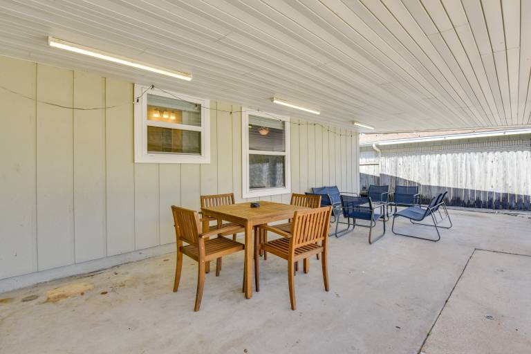Spacious Fort Walton Beach Home  2 Mi to Beach! — photo 3