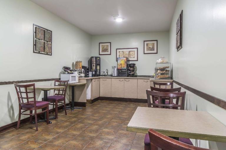 Econo Lodge — photo 4