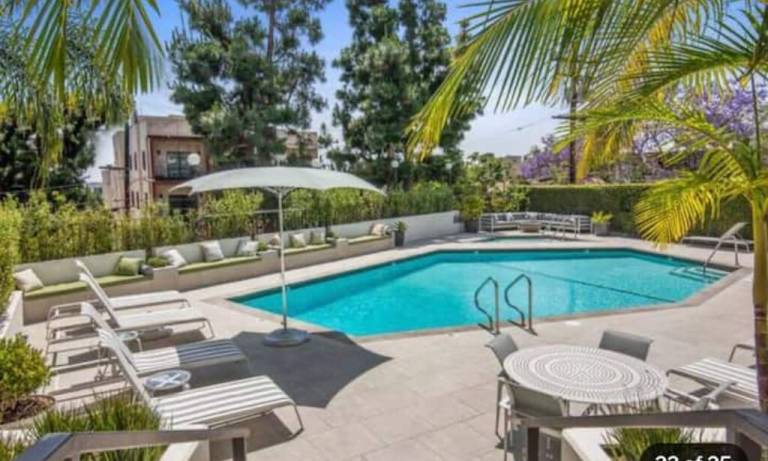 Condo Hollywood