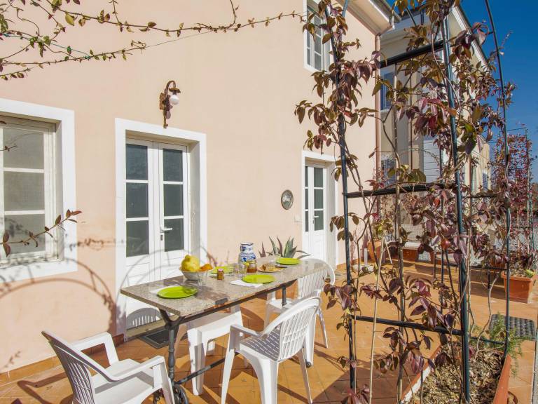Rental apartment with barbeque, terrace & pool — photo 5