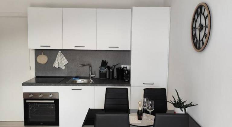 Fully equipped beautiful apartment with patio | Pets allowed — photo 5