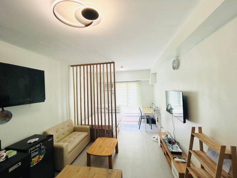 House for 6 persons in Manila