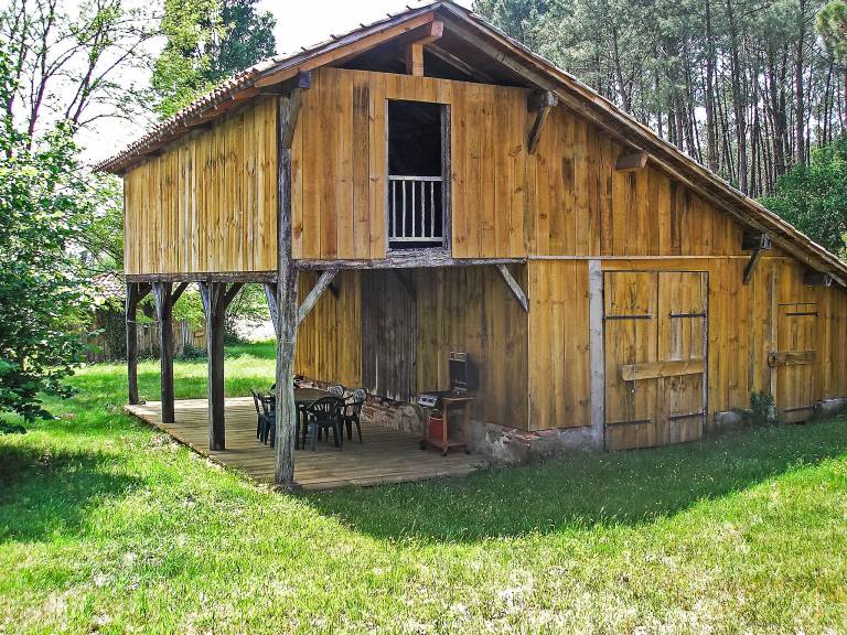 House with patio — photo 2