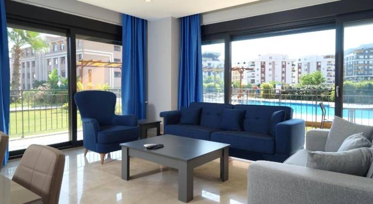 Rental apartment with garden, terrace & pool — photo 3