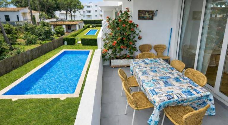Rental apartment with pool in Calella