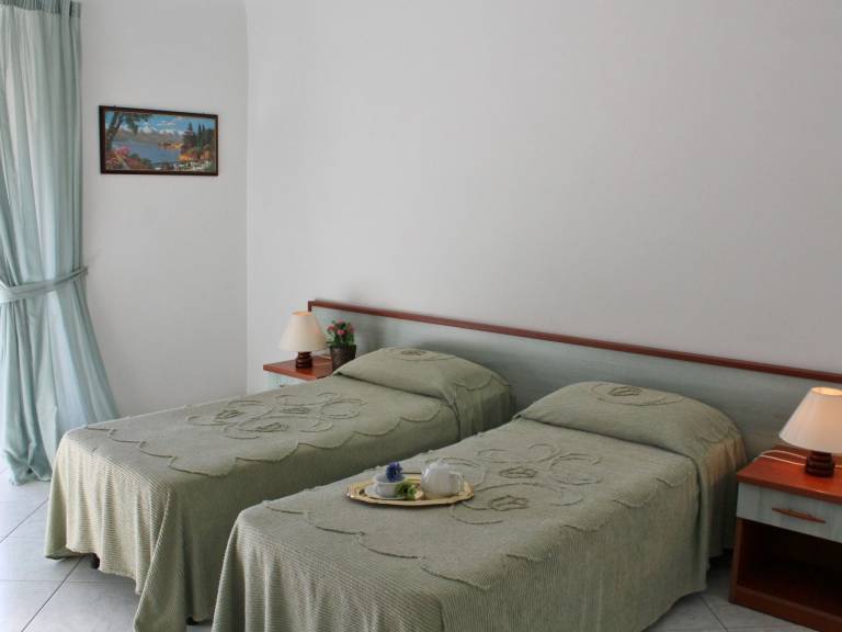 Holiday apartment with 2 rooms for 6 persons — photo 3