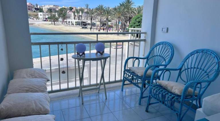 Rental apartment with yard, BBQ & terrace in Lampedusa