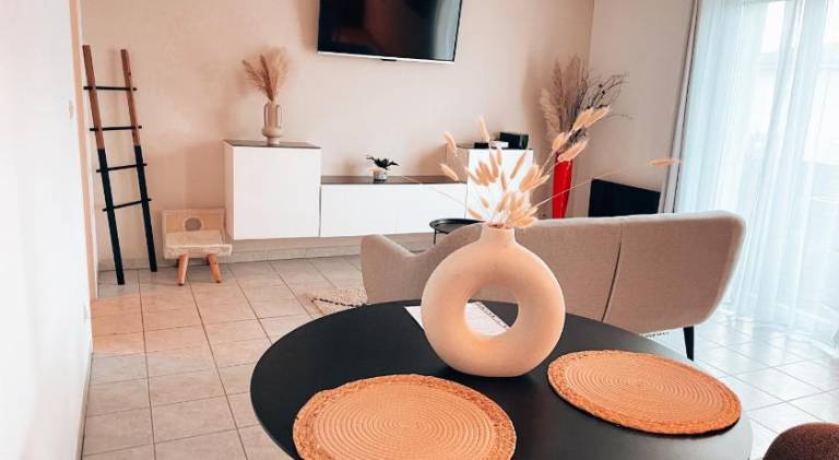Holiday apartment with patio — photo 2