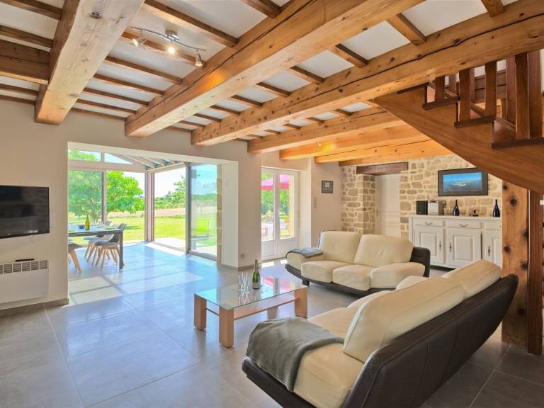 House with barbeque, patio & yard — photo 4