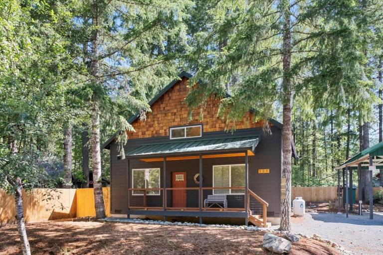 Cabin  Ashford