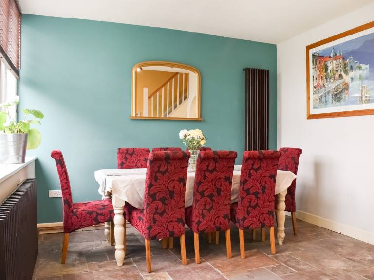 Children-friendly cottage with garden & BBQ | Pets are welcome in Newbridge