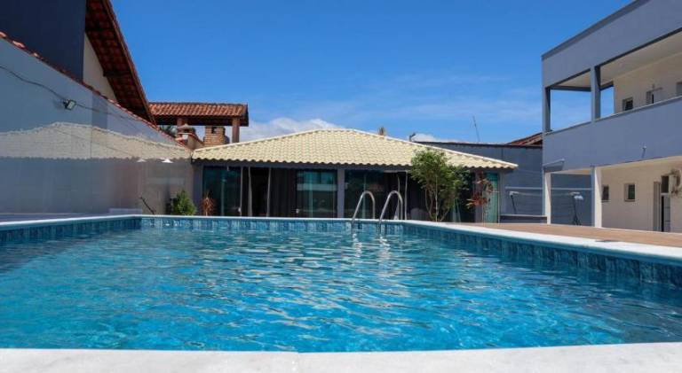 Vacation home with pool — photo 3