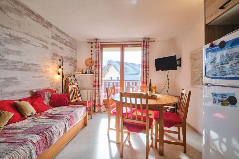 Apartment 'Familial De Montagne' with Private Garden and Balcony in Villard-de-Lans