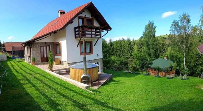 Pleasant lodge with BBQ, yard & jacuzzi | Pet-friendly in Brasov