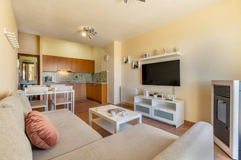 Deluxe Apartment with Mountain Views, Private Terrace & Wi-Fi — photo 5