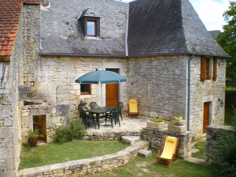 Gite with barbecue, patio & yard — photo 4