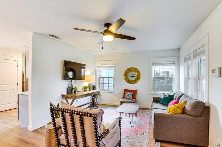 Chic Home  2 Mi to TTU w/ Grill & Yard in Lubbock — photo 4