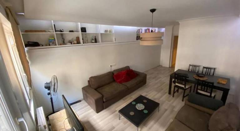 Large apartment with a balcony in central Kadıkoy in Marmara