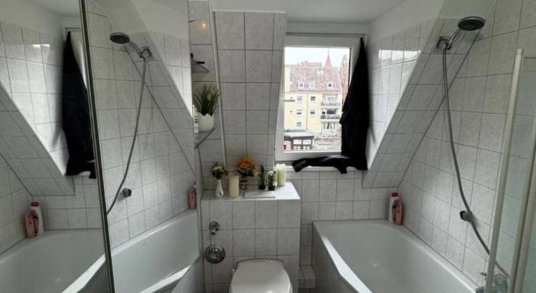 Loft near the Castle, Private Room - shared spaces and bathroom — photo 2