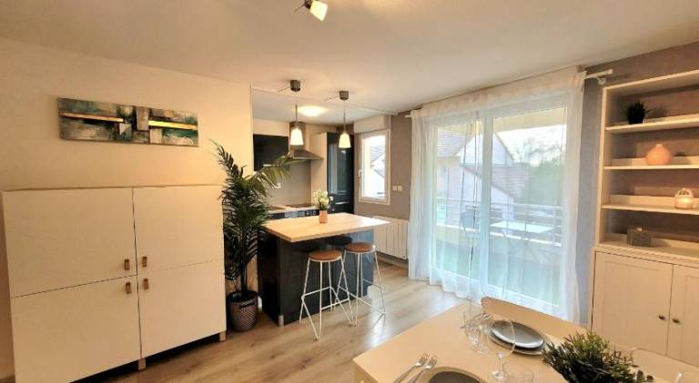 Apartment with private pool, patio & garden — photo 3