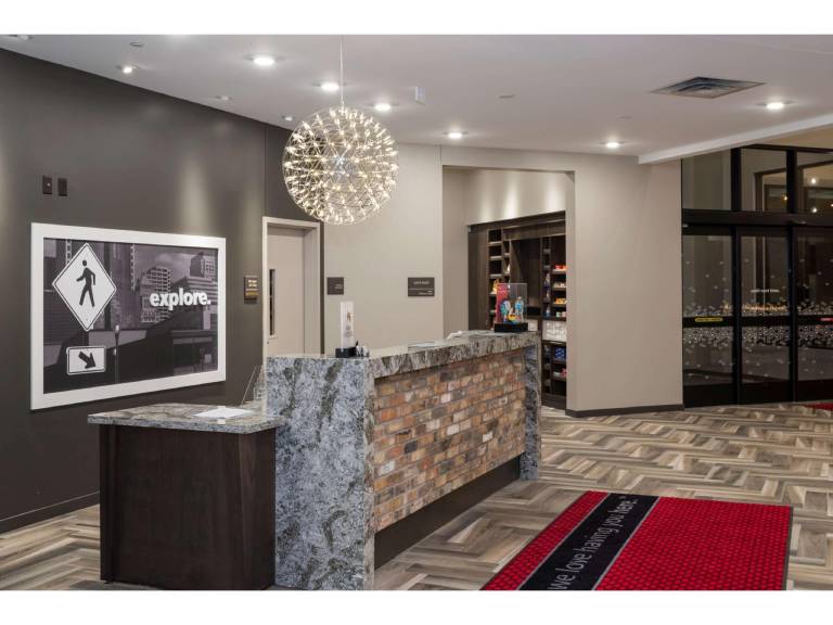 Hampton Inn & Suites Minneapolis University Area — photo 4